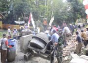 Satgas TMMD Ke-121 Kodim 0612 Tasikmalaya Bersama Warga Desa Pangliaran Cor Jalan dan Rehab Rutilahu