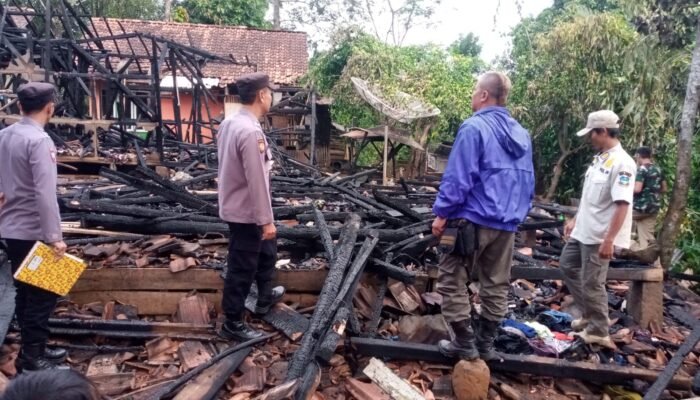 Polsek Cikelet Cek TKP Kebakaran
