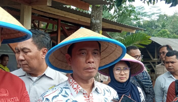 Bank Indonesia Tasikmalaya Serahkan Bantuan alat Ke 7 Kelompok Tani, ” Ini Alatnya