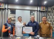 1.000 Sak Semen Senilai 75 Juta Rupiah Diserahkan Ke Kabupaten Garut Untuk Tangani Bencana