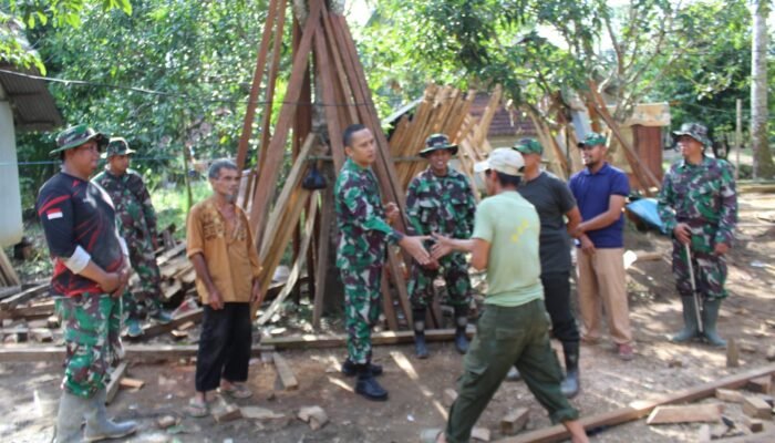 Dansatgas TMMD ke 121 Sapa Masyarakat Saat meninjau Lokasi Rutilahu
