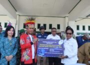 Percepat Penetrasi Internet, Gubernur Serahkan VSAT di Biak Numfor