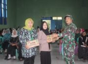 Turunkan Angka Stunting Tim Satgas TMMD ke 121 Kodim 0612 Tasikmalaya Bersama Dinkes Menggelar Penyuluhan Stunting