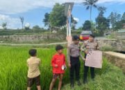 Patroli Samapta Polres Garut Himbau Warga Yang Bermain Layang Layang Jangan Dekat Jaringan Listrik