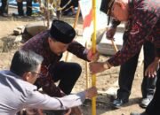 Pj Bupati Garut pancangkan Bambu Runcing di Pusara Pejuang 45 Marman bin Suro Sentono