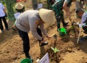 TNI-Polri Bersinergi Lakukan Penanaman Pohon di Tasikmalaya