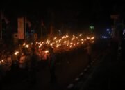 Pawai Obor Meriahkan Peringatan HUT RI ke-79 di Garut