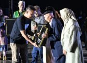 WEST JAVA FESTIVAL 2024Pemda Provinsi Jabar Berikan Penghargaan Lifetime Achievement kepada Nike Ardilla dan Ni Mursih