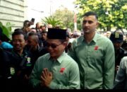 Saat Daftar Ke KPU, Bakal Paslon Bedas Lanjutkan, Disambut Upacara Adat