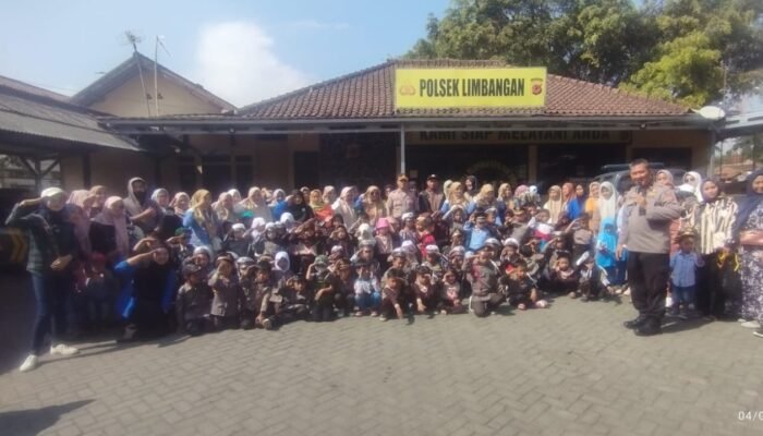 TK Al Kamilah Kunjungi Secara Edukatif Ke Polsek Limbangan