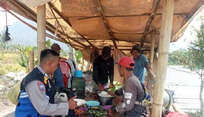 Polsek Leles Ciptakan Hubungan Erat Dengan Masyarakat Dengan Gelar NGASO Bersama