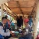 AKP Dadang Sumitra, saat bercekrama bersama masyarakat, untuk menciptakan silaturahmi dan kekeluargaan sebagai kerjasama dengan masyarakat untuk menjaga ketertiban, keamanan masyarakat
