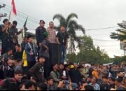 Mahasiswa Bentrok Dengan Polisi Di Gerbang Pintu Masuk Mapolresta Tasikmalaya