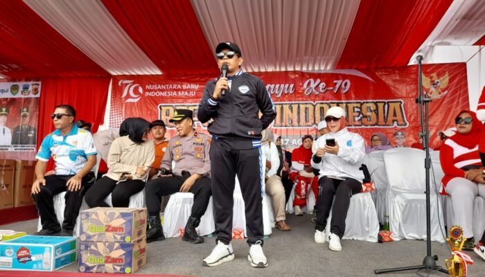 Jalan Sehat Di Kecamatan Kadungora Dilepas Kadispora Kabupaten Garut Ade Hendarsyah