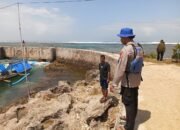 Kapal Nelayan ‘Jitu’ Dihantam Gelombang Tinggi, Sat Polairud Cari Nelayan Korban Laka Laut