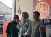UMKM Seblak Prasmanan Neng Inna Dikunjungi Balon Wakil Bupati Garut L Putri Karlina