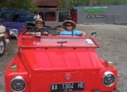 Puluhan Wisatawan Asal Priangan Timur Antusias Dibawa Keliling Mobil VW Ramaikan Desa Wisata Borobudur