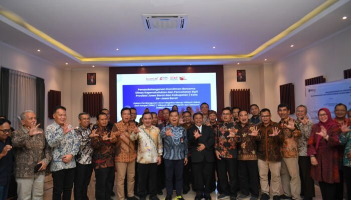 Dinas Dukcapil Se-Jabar Tanda Tangani Komitmen Bersama Bangun Zona Integritas Menuju WBK dan WBBM Tahun 2025