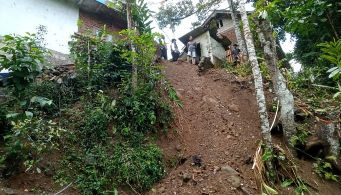 Longsor dan Pergeseran Tanah di Garut Selatan, Puluhan Rumah Terancam