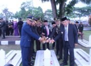 HUT TNI Ke-79, TNI-Polri Tabur Bunga Bersama Di Taman Makam Pahlawan
