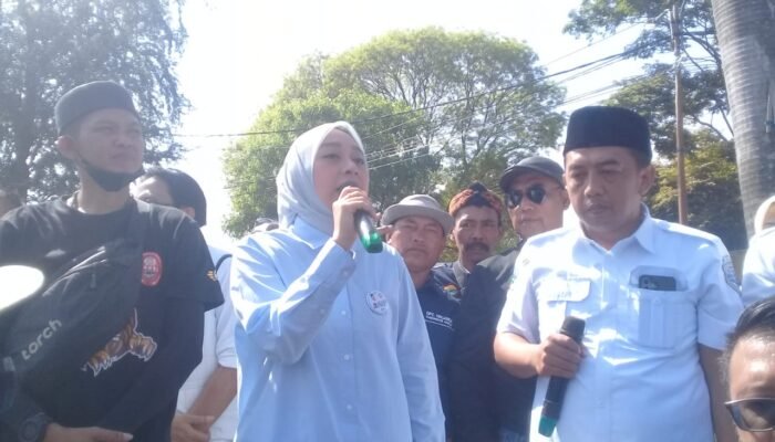 Organda Garut Fasilitasi Aksi Unjuk Rasa Ratusan Sopir Angkot Dan Elef Ke DPRD.