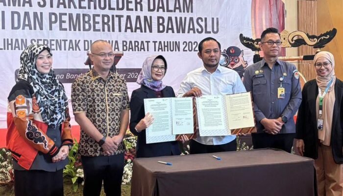 Diskominfo Jabar Bersama Bawaslu Jabar Tandatangani Komitmen Bersama