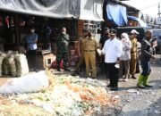 Usai Lakukan Peninjauan, Sekda Jabar Koordinasikan Penanganan Sampah Pasar Caringin
