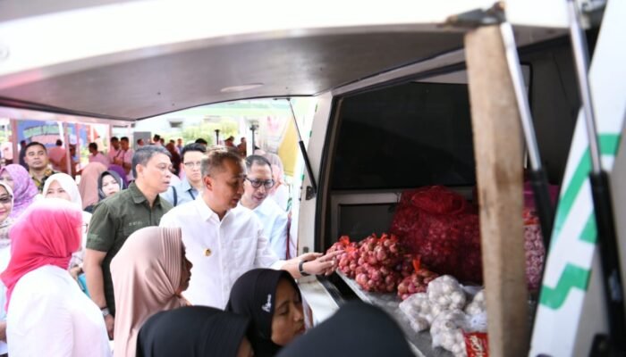 Bey Machmudin Buka Gerakan Pangan Murah Serentak di Indramayu