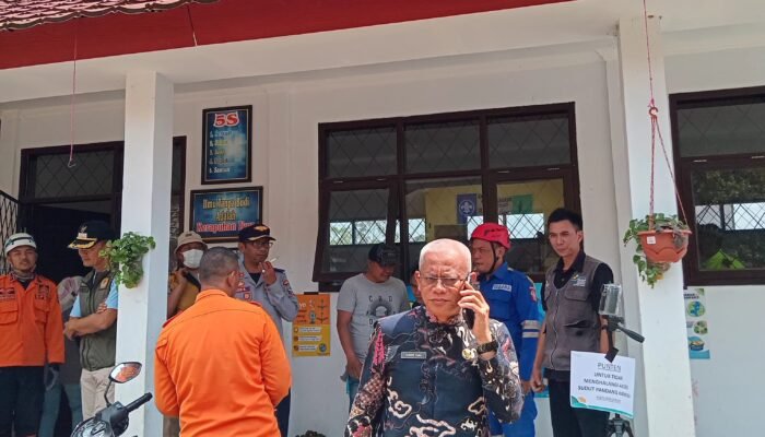Pembongkaran SDN 4 Barusari Pasca Gempa Ditinjau Sekda Garut