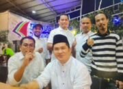 Foto Bareng Calon Bupati, Ternyata Sekdes di Cikedal Sebagai Penyelenggara Pemilu