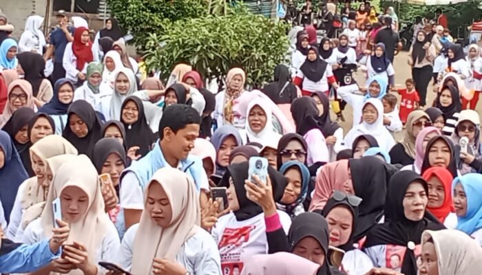 Warga Cikedal Antusias Ikut Senam Sehat Bersama Calon Wakil Bupati 02
