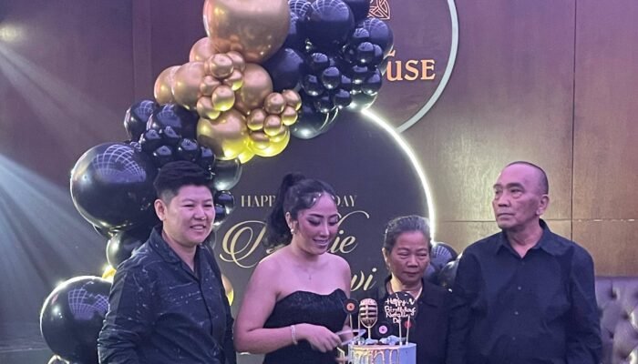 Nathalie Devi Luncurkan Single Pertama “Mak Tolongin Anakmu” di Cafe Baron, Sekaligus Rayakan Ulang Tahunnya