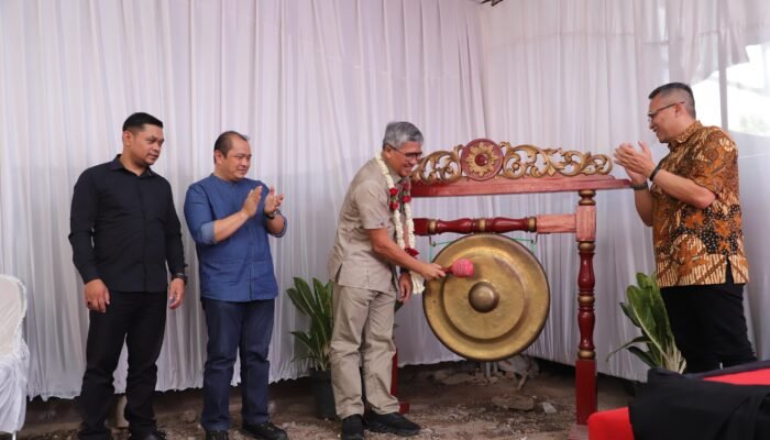 Pemasangan Jaringan Pipa Dan Sambungan Rumah Air Minum Kelurahan Cibeureum Diresmikan Oleh PJ Walikota Cimahi Dicky Saromi