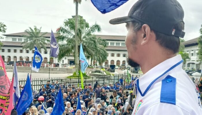 Terkait Ketetapan UMSK 2025 Menurut Ketua K.SPSI Kabupaten Garut Putusan Bey Machmudin Tidak Masuk Akal Abaikan Keputusan MK