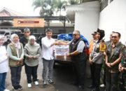 Bey Machmudin Serahkan Bantuan Makanan Kepada Warga Terdampak Bencana