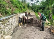 Sinergitas TNI-Polri Tingkatkan Kesejahteraan Masyarakat Lewat Pengecoran Jalan di Banjarwangi