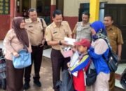 Ka.Disdik Kabupaten Garut kunjungi SDN Girimukti II Kecamatan Cibatu Garut Temui Siswa Korban Kebakaran