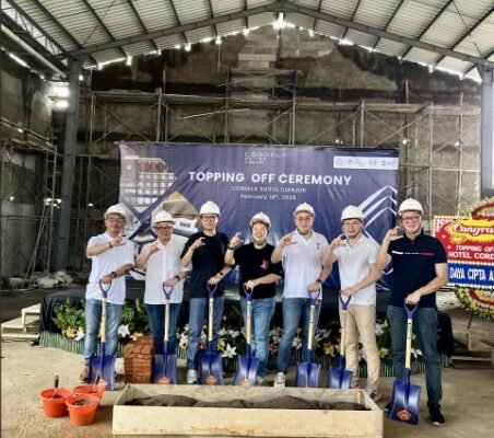 Omega Hotel Management Bersama Pihak Investor Lakukan Topping Off Cordela Suites Cianjur
