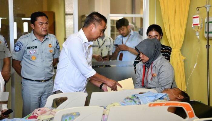 Bey Machmudin Jenguk Korban Kecelakaan Beruntun di RSUD Ciawi