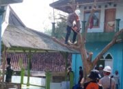 Tim Gabungan Melakukan Gotong Royong Bersama Masyarakat di Lokasi Pergerakan Tanah
