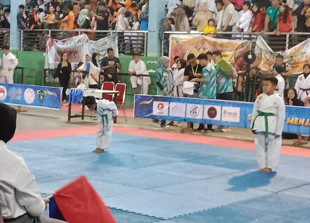 Institut Karate-Do Indonesia (INKAI) Sekota Pontianak telah sukses menyelenggarakan pertandingan karate antar wilayah ranting terbuka yang berlangsung dari tanggal 14 hingga 16 Februari 2025 di GOR IAIN Pontianak. Minggu (16/2/2025).