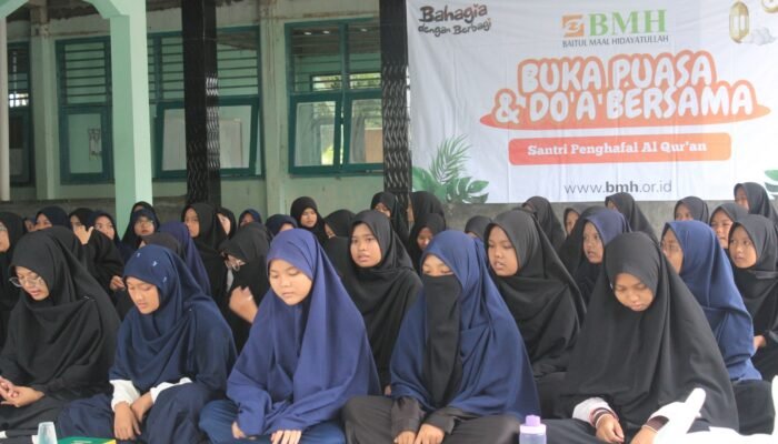 BMH Gelar Buka Puasa Sunnah Bersama Santri Putri Pesantren Tahfidz Quran Hidayatullah Cirebon