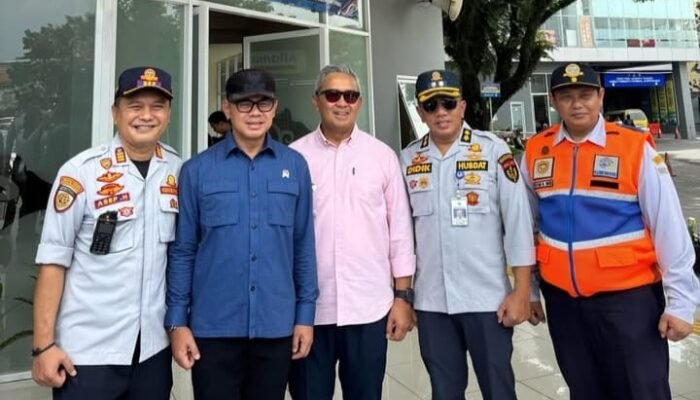 Wamendagri Bima Arya Tinjau Kesiapan Armada Bus dan Infrastruktur Jelang Mudik Lebaran 1446 H di Bandung