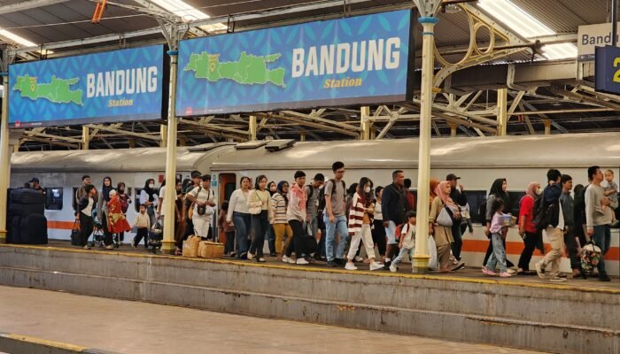 Hampir 18 Ribu Pelanggan Berangkat dengan Kereta Api dari wilayah Daop 2 Bandung Pada Puncak Arus Mudik