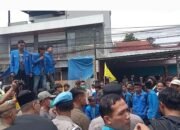 Usai Sertijab Walikota di Demo Puluhan Mahasiswa