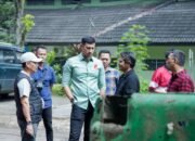 Bersama Pegawai di Pemkab Bandung, Wakil Bupati Ali Syakieb Laksanakan Giat Bersihkan Sampah