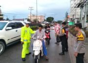 Kabag Ops Pimpin Pembagian Takjil Polres Melawi