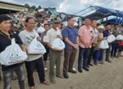 Polda Kalbar Salurkan 200 Paket Bansos Sembako Ramadhan untuk Buruh Bongkar Muat