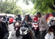 Perkumpulan Jurnalis Peduli Masyarakat (PJPM) dan Bacunner’s Cimahi Bagi-bagi Takjil di Bulan Ramadhan