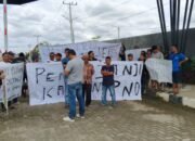 Gelar Aksi Damai, Warga Perumahan Cluster Elaeis Tagih Janji Depelover Harus Penuhi PAM dan Bronjong